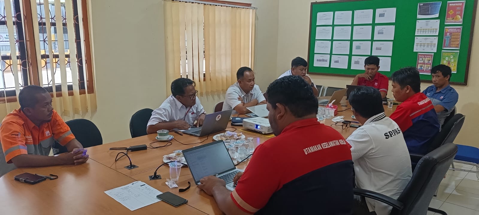 Foto suasana Rapat Koordinasi antara Dewan Pengurus SP.PKS-P dengan HRM perusahaan pada 10 November 2025, membahas kondisi operasional dan manajemen perusahaan terkini.