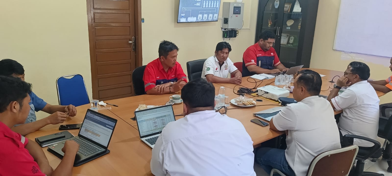 Foto suasana Rapat Koordinasi antara Dewan Pengurus SP.PKS-P dengan HRM perusahaan pada 10 November 2025, membahas kondisi operasional dan manajemen perusahaan terkini.